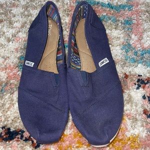 Navy toms